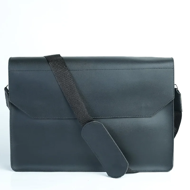 Large-capacity leather laptop bag with multiple compartments for business executivesLAPTOP BAG BLACK Large-capacity leather laptop bag with multiple compartments for business executivesLAPTOP BAG BLACK