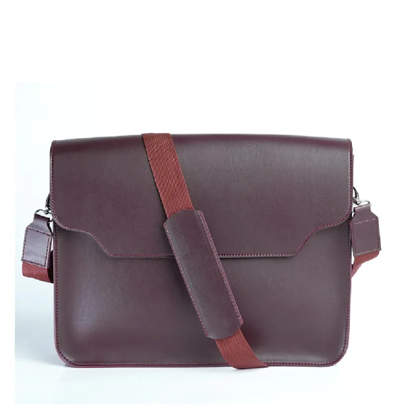 Waterproof laptop bag with a rain cover for outdoor enthusiastsLAPTOP BAG MAROON