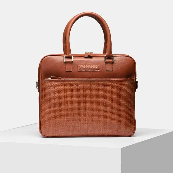 Military-style laptop bag with MOLLE webbing for attaching extra gearDOWN TO BUSINESS Laptop Bag Military-style laptop bag with MOLLE webbing for attaching extra gearDOWN TO BUSINESS Laptop Bag