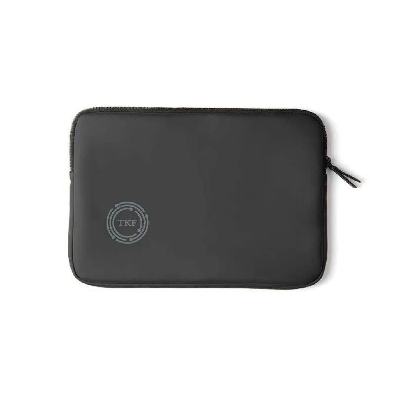 Lightweight nylon laptop bag with a 17-inch padded sleeve for daily commutersVINGA Baltimore laptop case 15 inch Lightweight nylon laptop bag with a 17-inch padded sleeve for daily commutersVINGA Baltimore laptop case 15 inch