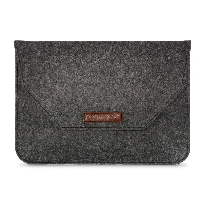 Lightweight nylon laptop bag with a 17-inch padded sleeve for daily commutersMerino Wool Laptop Sleeve 13-inch Lightweight nylon laptop bag with a 17-inch padded sleeve for daily commutersMerino Wool Laptop Sleeve 13-inch