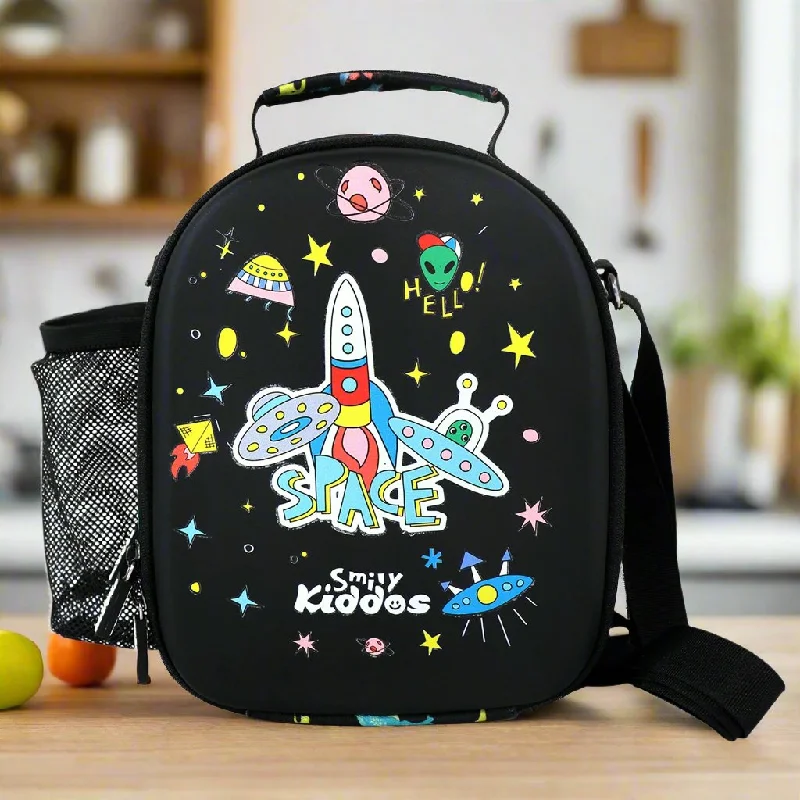 Cute cartoon - printed lunch bags made of polyester for toddlersSmily Kiddos Hartop Eva Lunch Bag space theme - Black Cute cartoon - printed lunch bags made of polyester for toddlersSmily Kiddos Hartop Eva Lunch Bag space theme - Black