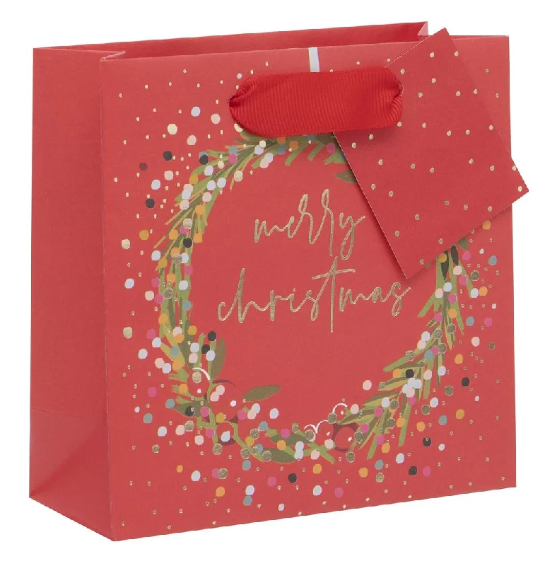 Vintage - style fabric shopping and gift bags with lace trim for a romantic touchChristmas Gift Bag - Small Wreath Vintage - style fabric shopping and gift bags with lace trim for a romantic touchChristmas Gift Bag - Small Wreath