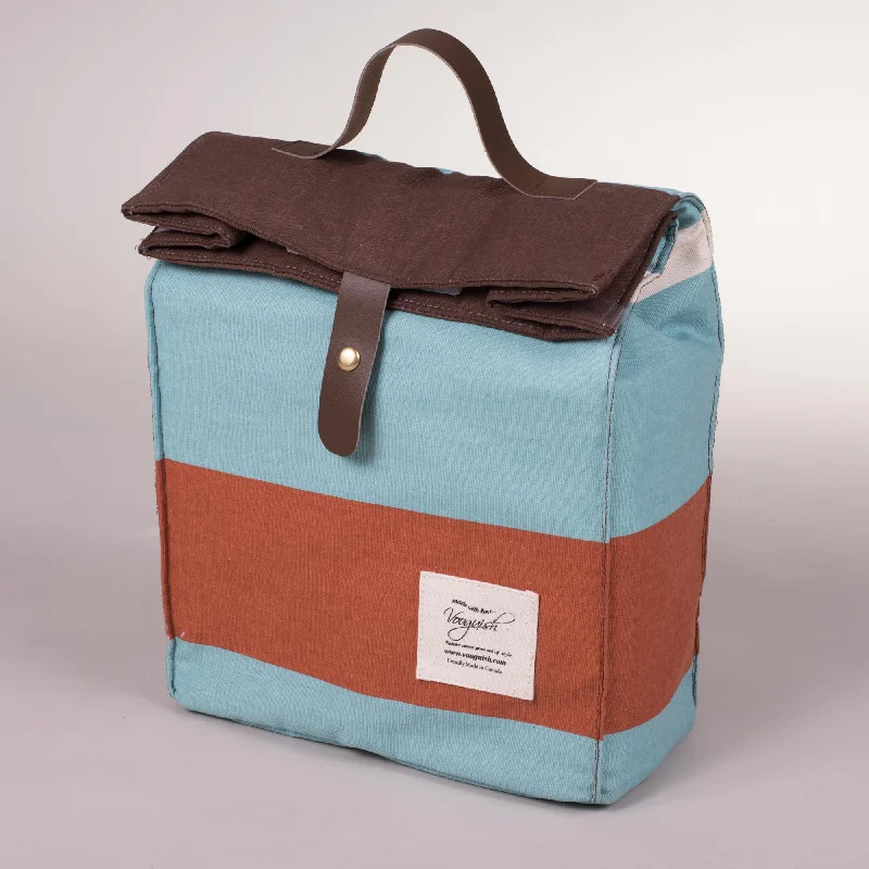 Leather lunch bags with a vintage look and brass hardware for business lunchesMushu