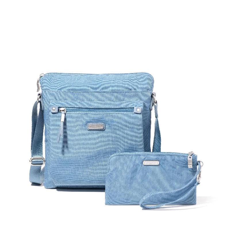 Travel document holders with multiple slots for passports and ticketsBaggallini Go Bagg Travel document holders with multiple slots for passports and ticketsBaggallini Go Bagg
