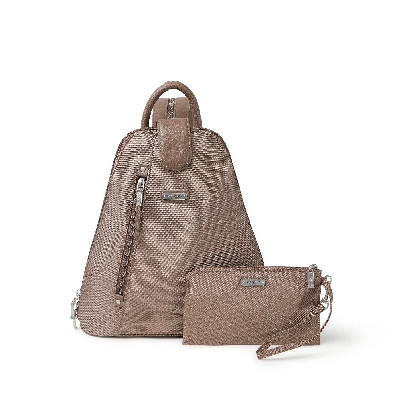 Leather luggage handles for a comfortable and stylish gripBaggallini Metro Backpack Leather luggage handles for a comfortable and stylish gripBaggallini Metro Backpack