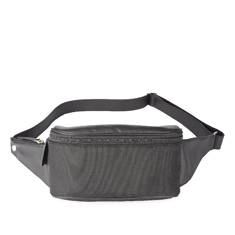 Hiking - specific travel bag with hydration bladder compatibilityBELTBAG