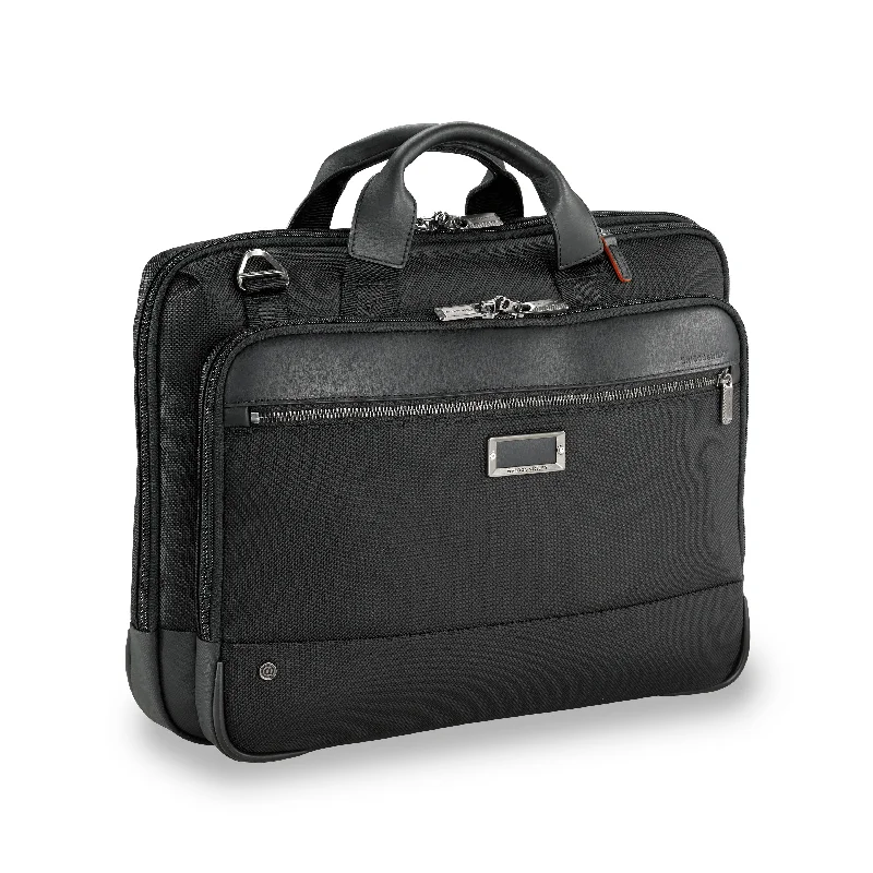 Portable shoe bags to keep footwear separate in suitcasesBriggs & Riley @Work Slim Brief Portable shoe bags to keep footwear separate in suitcasesBriggs & Riley @Work Slim Brief