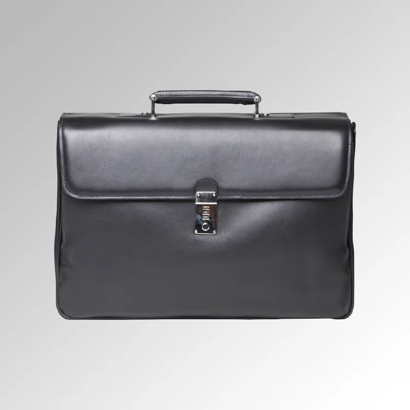 Travel bag with a retractable garment rack for easy unpackingCASHMERE FLAP BRIEF
