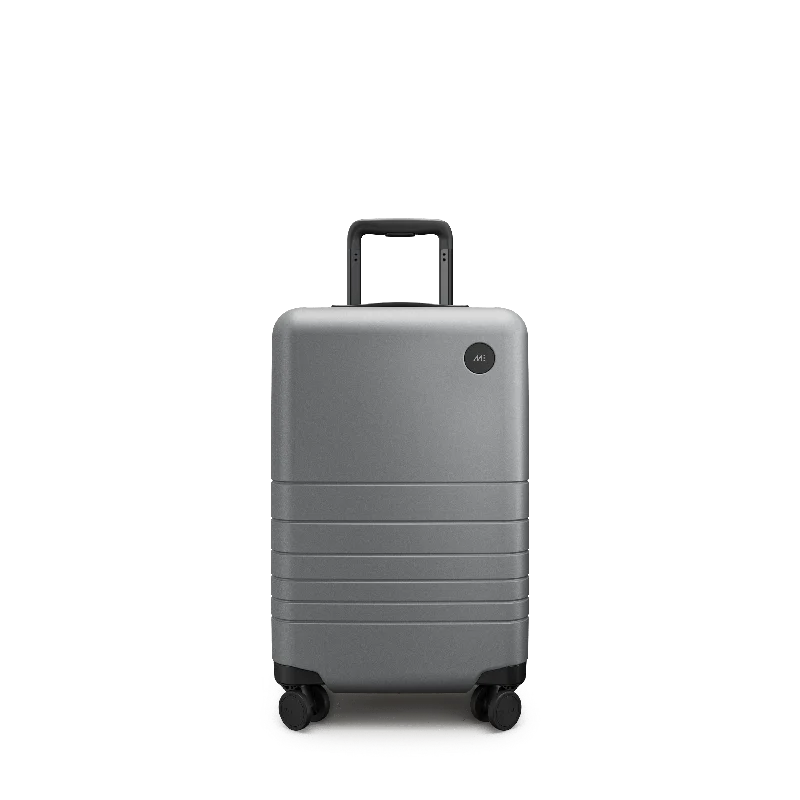 Foldable fabric travel bag for convenient storage when not in useExpandable Carry-On Foldable fabric travel bag for convenient storage when not in useExpandable Carry-On