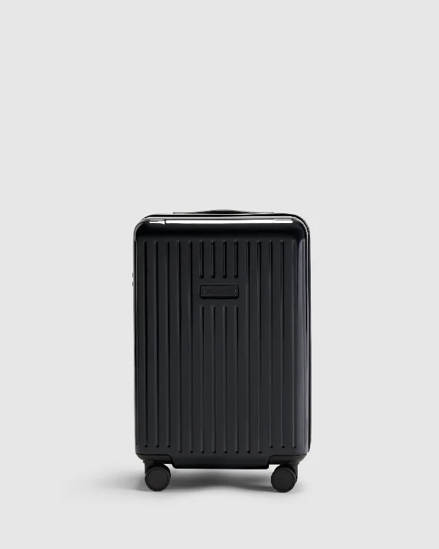 Garment - protected travel bag with hanging system for suits and dressesCarry On Suitcase - Onyx Black Garment - protected travel bag with hanging system for suits and dressesCarry On Suitcase - Onyx Black
