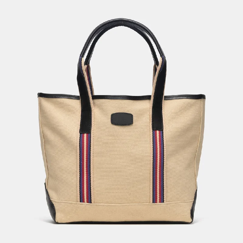 Travel bag with a retractable garment rack for easy unpackingMEDIUM BOATING TOTE
