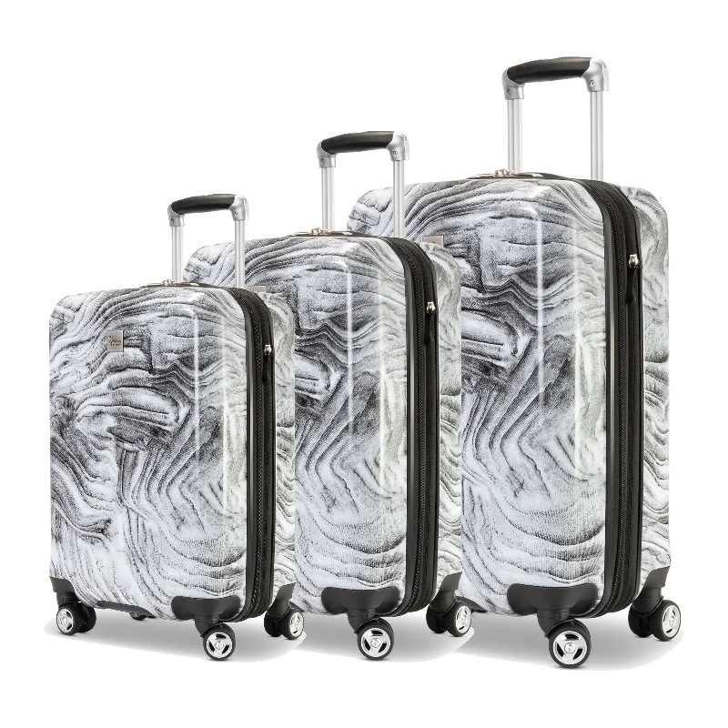 Travel garment hangers that are foldable for easy packingNimbus 4.0 3 Piece Hardside Luggage Set (20", 24" & 28") Travel garment hangers that are foldable for easy packingNimbus 4.0 3 Piece Hardside Luggage Set (20", 24" & 28")