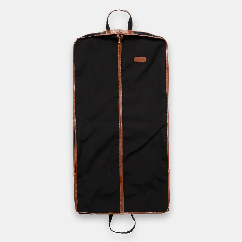 Foldable fabric travel bag for convenient storage when not in useGARMENT CARRIER