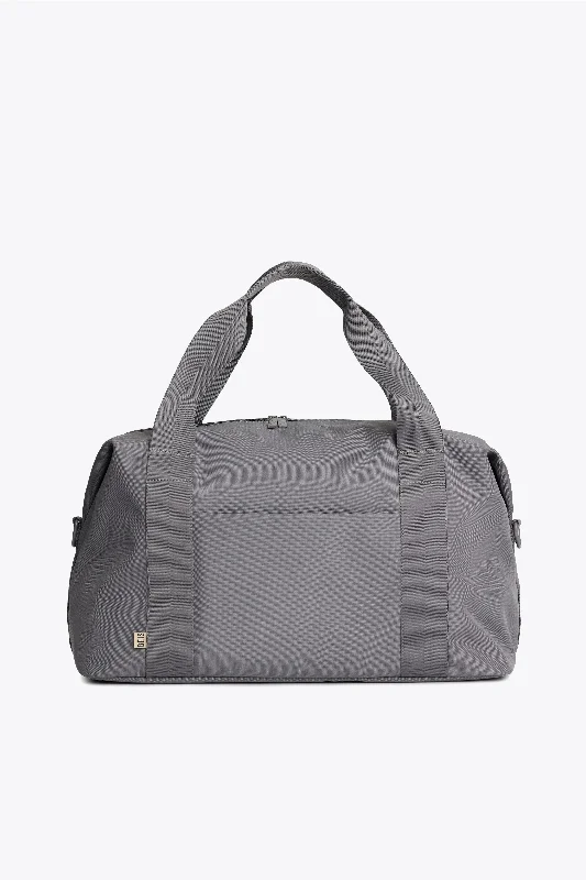 Garment - protected travel bag with hanging system for suits and dressesThe BÉISics Duffle in Grey Garment - protected travel bag with hanging system for suits and dressesThe BÉISics Duffle in Grey