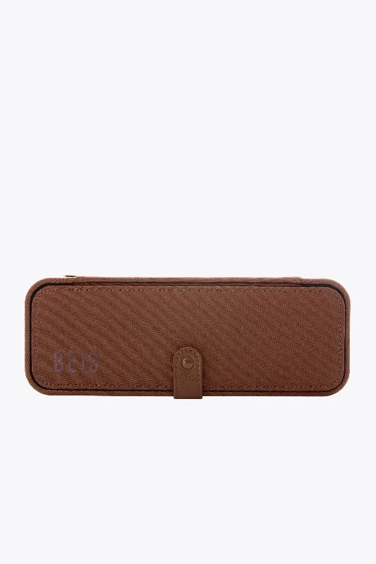 Smart travel bag with integrated GPS tracker for lost item recoveryThe Jewelry Case in Maple Smart travel bag with integrated GPS tracker for lost item recoveryThe Jewelry Case in Maple