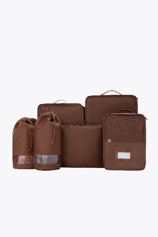 Garment - protected travel bag with hanging system for suits and dressesThe Packing Cubes in Maple
