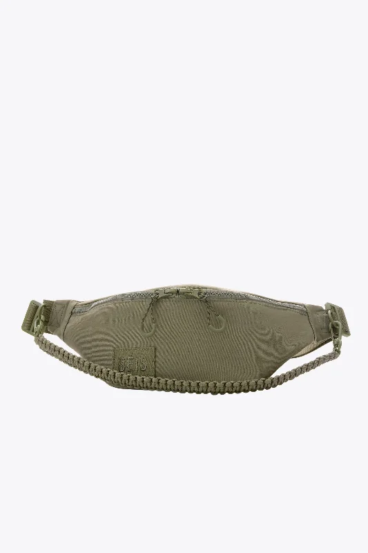 Waterproof canvas travel bag suitable for beach and outdoor vacationsThe Sport Pack in Olive Waterproof canvas travel bag suitable for beach and outdoor vacationsThe Sport Pack in Olive