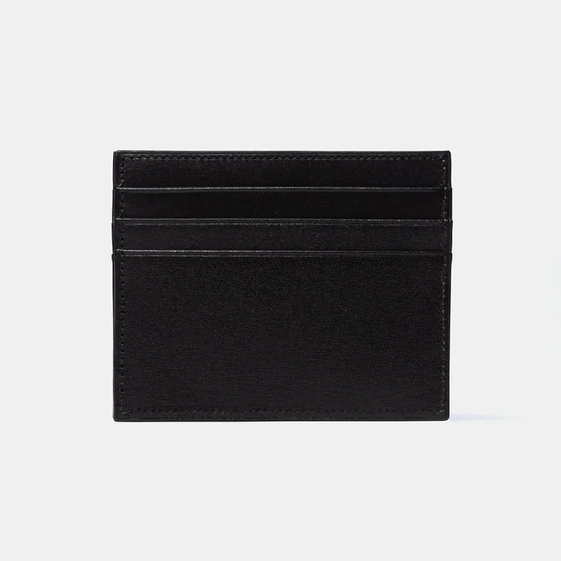 Travel bag with a built - in power bank charger for on - the - go device chargingTHE 6-SLOT WEEKEND WALLET Travel bag with a built - in power bank charger for on - the - go device chargingTHE 6-SLOT WEEKEND WALLET