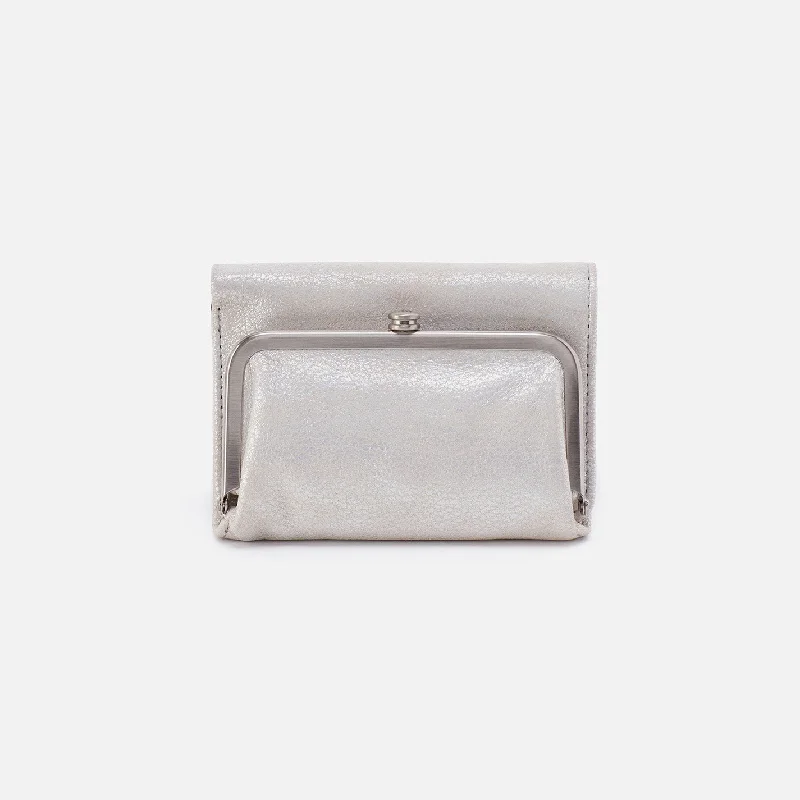 Vintage-style money clips for collectorsRobin Compact Wallet In Metallic Leather - Silver Vintage-style money clips for collectorsRobin Compact Wallet In Metallic Leather - Silver
