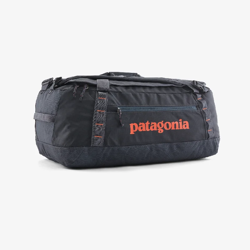 Vintage leather travel bag with brass accents for a classic and sophisticated lookBlack Hole® Duffel 55L Vintage leather travel bag with brass accents for a classic and sophisticated lookBlack Hole® Duffel 55L