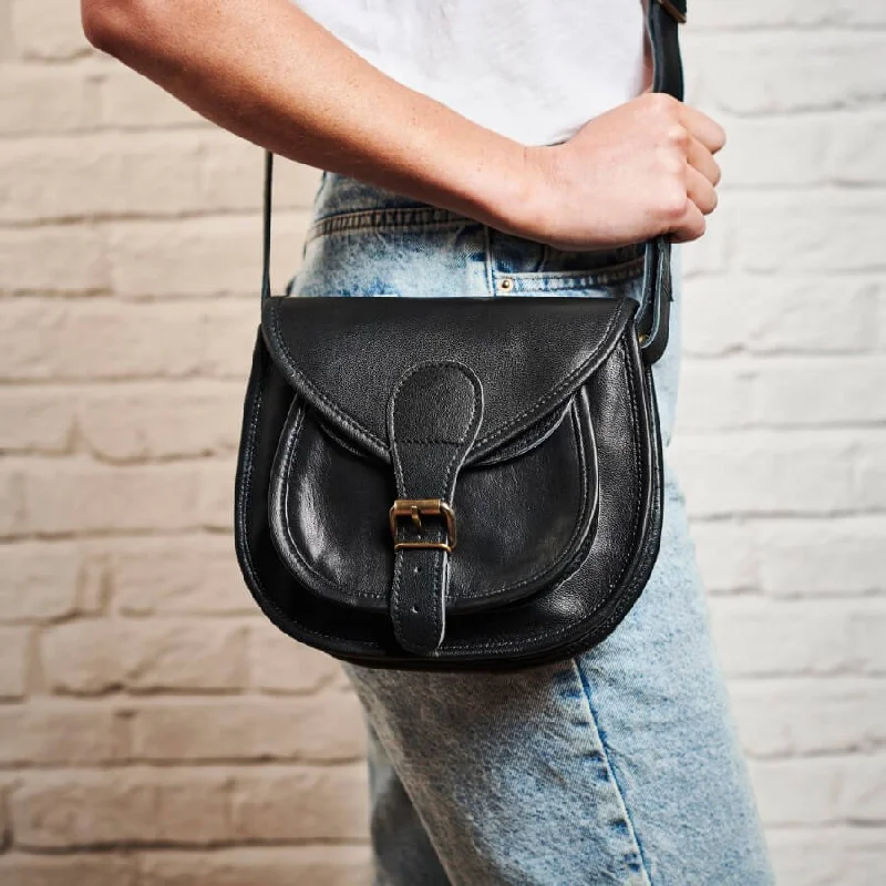 Travel bag with a detachable toiletry pouch for convenienceBlack Vintage Leather Saddle Bag - Small Travel bag with a detachable toiletry pouch for convenienceBlack Vintage Leather Saddle Bag - Small
