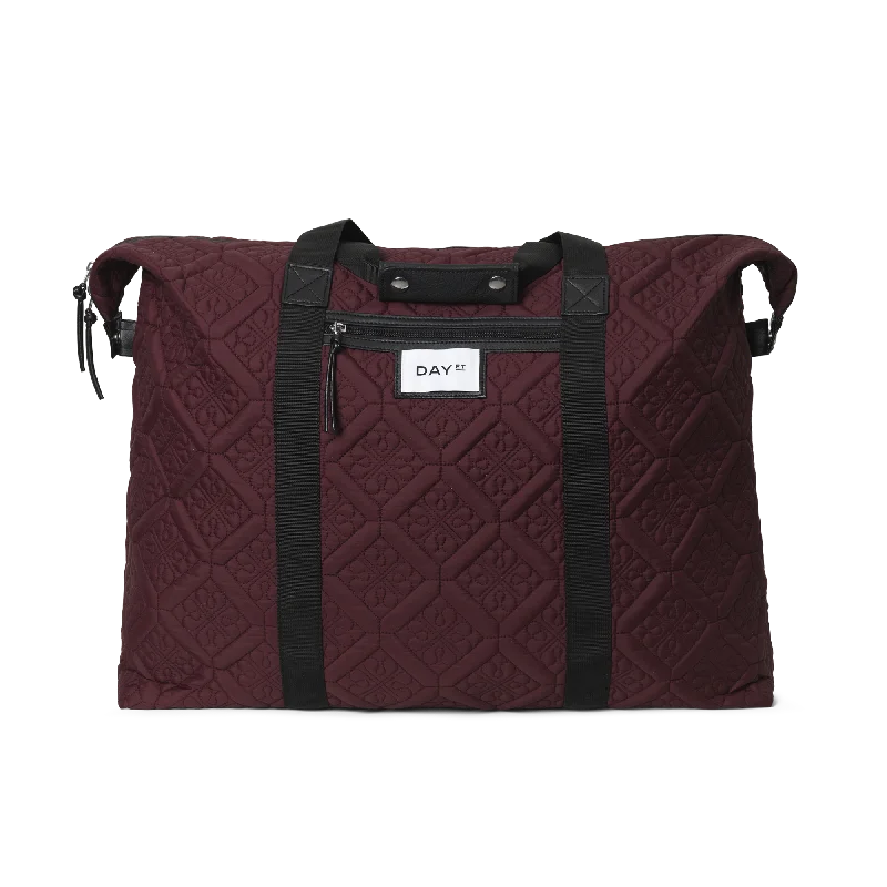 Vintage leather travel bag with brass accents for a classic and sophisticated lookDay Gweneth RE-Q FlotileWeekend