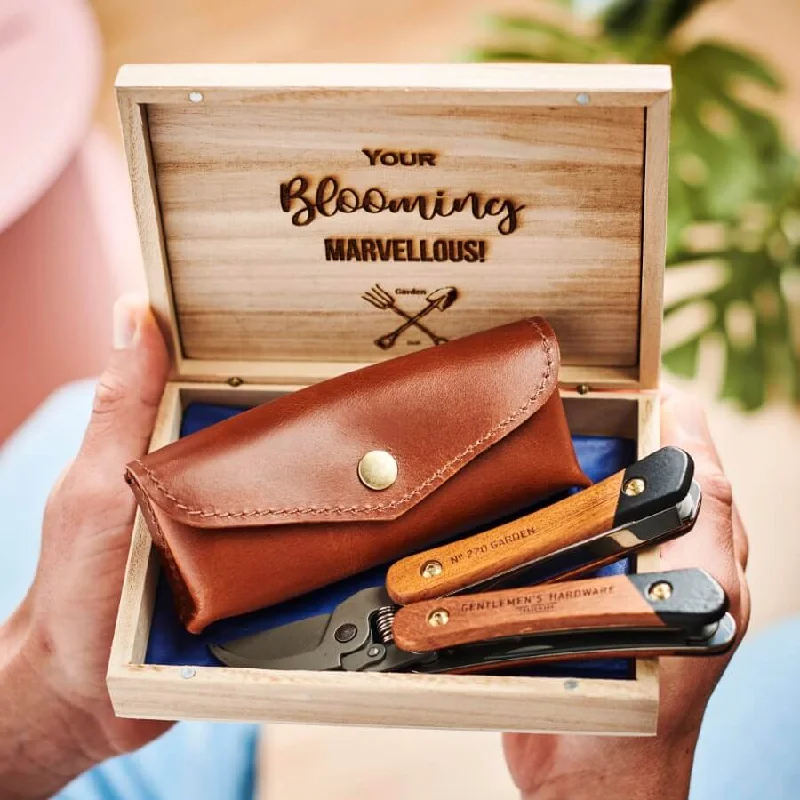 Travel bag with a built - in power bank charger for on - the - go device chargingGardening Gift Box with Personalised Leather Holder and Gardening Tool Travel bag with a built - in power bank charger for on - the - go device chargingGardening Gift Box with Personalised Leather Holder and Gardening Tool