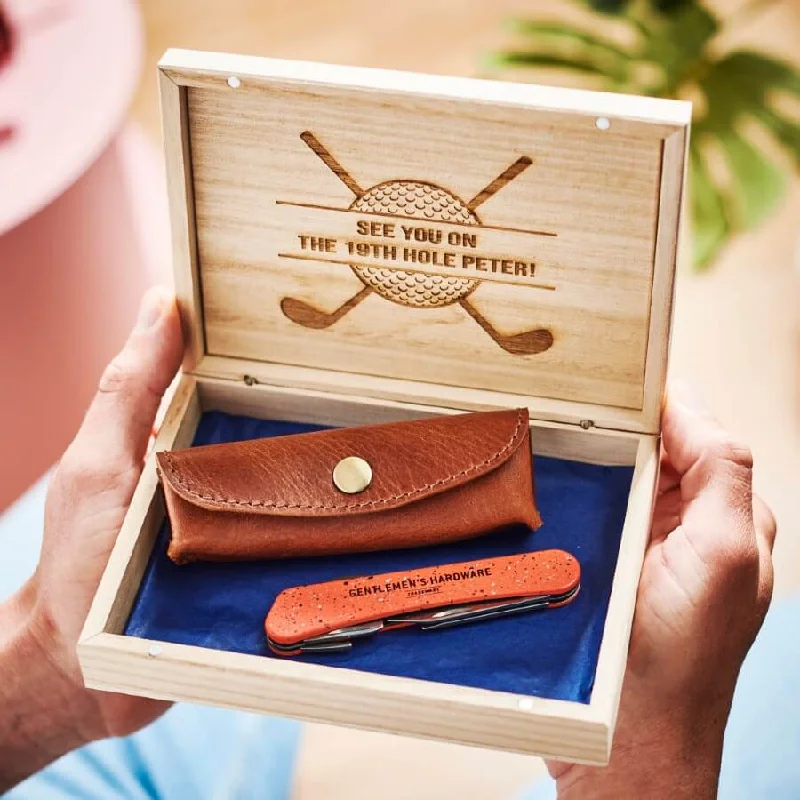 Rolling travel bag with adjustable telescopic handle for different user heightsGolfer Gift Box with Personalised Leather Holder and Golf Tool Rolling travel bag with adjustable telescopic handle for different user heightsGolfer Gift Box with Personalised Leather Holder and Golf Tool