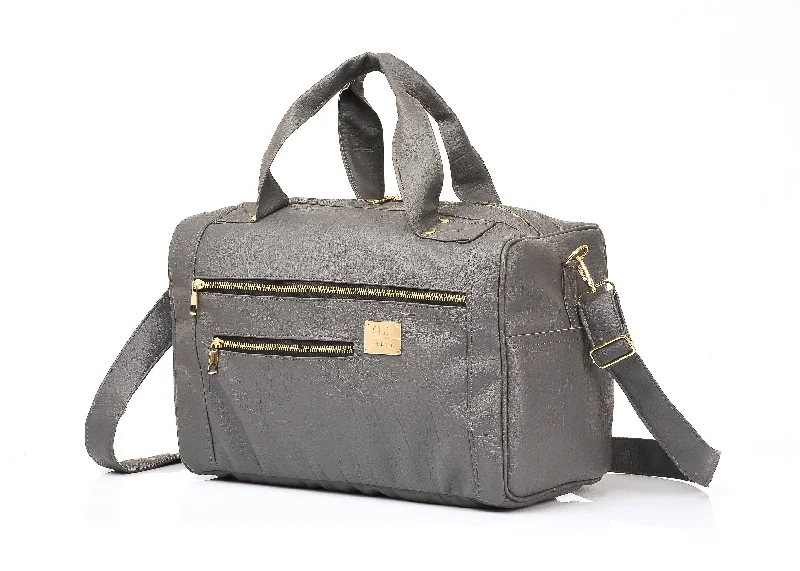 Travel bag with a retractable garment rack for easy unpackingLiam Travel Bag