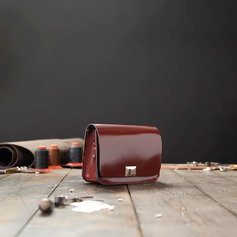 Compact men's crossbody bag for everyday carryMedium Leather Crossbody Bag (Pixie) Compact men's crossbody bag for everyday carryMedium Leather Crossbody Bag (Pixie)