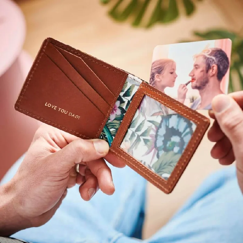 Smart travel bag with integrated GPS tracker for lost item recoveryPersonalised Leather Card Wallet With Tropical Print Smart travel bag with integrated GPS tracker for lost item recoveryPersonalised Leather Card Wallet With Tropical Print