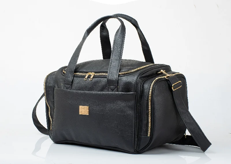 Travel bag with a retractable garment rack for easy unpackingReo Travel Bag