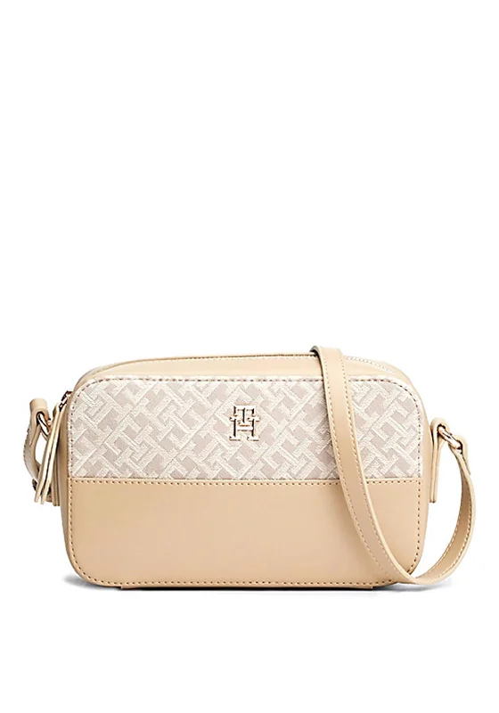 Vintage - inspired men's crossbody bag with a distressed finishTommy Hilfiger Jacquard Crossbody Camera Bag, Beige Vintage - inspired men's crossbody bag with a distressed finishTommy Hilfiger Jacquard Crossbody Camera Bag, Beige