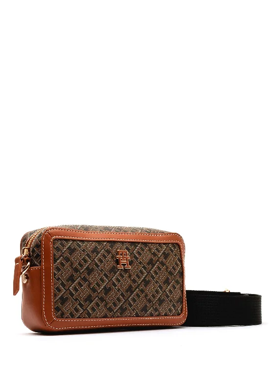Canvas men's crossbody bag with a rustic, casual styleTommy Hilfiger Monogram Logo Crossbody Camera Bag, Burgundy Canvas men's crossbody bag with a rustic, casual styleTommy Hilfiger Monogram Logo Crossbody Camera Bag, Burgundy