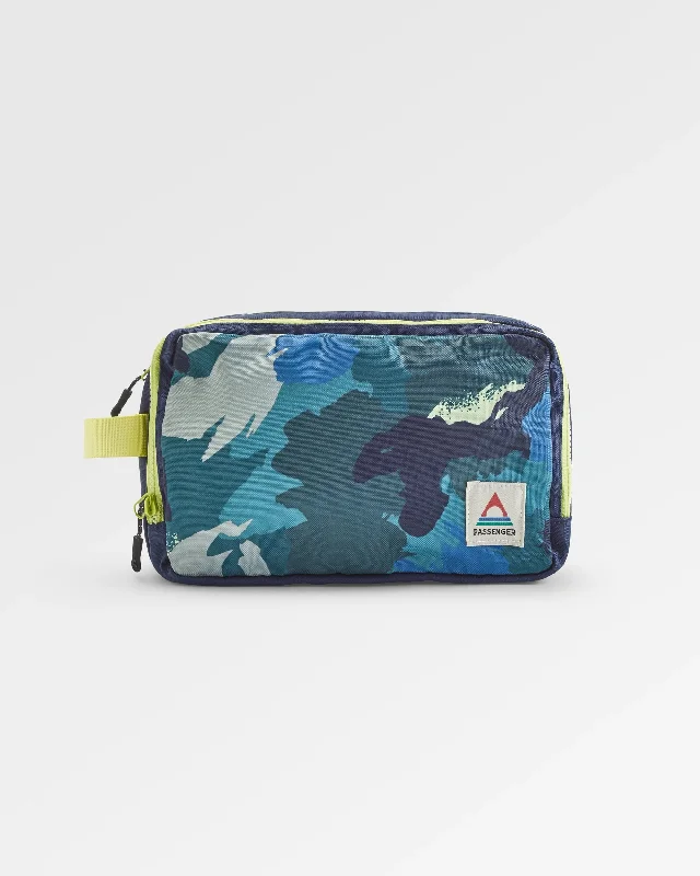 Men's smart backpack with integrated tracking device for securityTravel Recycled Wash Kit - Alpine Camo Rain Forest Men's smart backpack with integrated tracking device for securityTravel Recycled Wash Kit - Alpine Camo Rain Forest