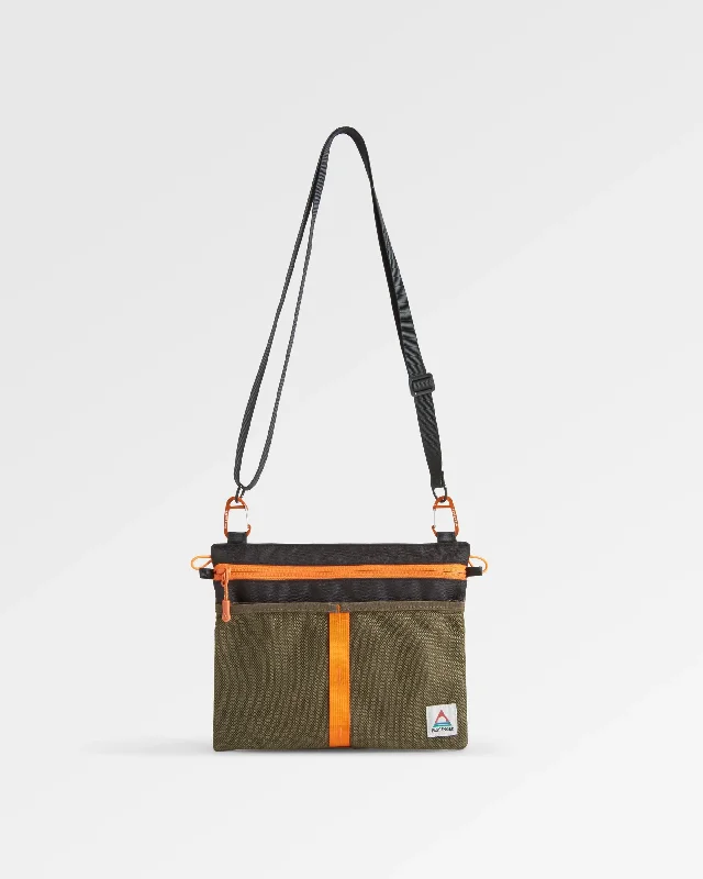 Men's hiking backpack with hydration bladder sleeve for staying hydratedWaypoint Cross Body Bag - True Black/ Khaki Men's hiking backpack with hydration bladder sleeve for staying hydratedWaypoint Cross Body Bag - True Black/ Khaki